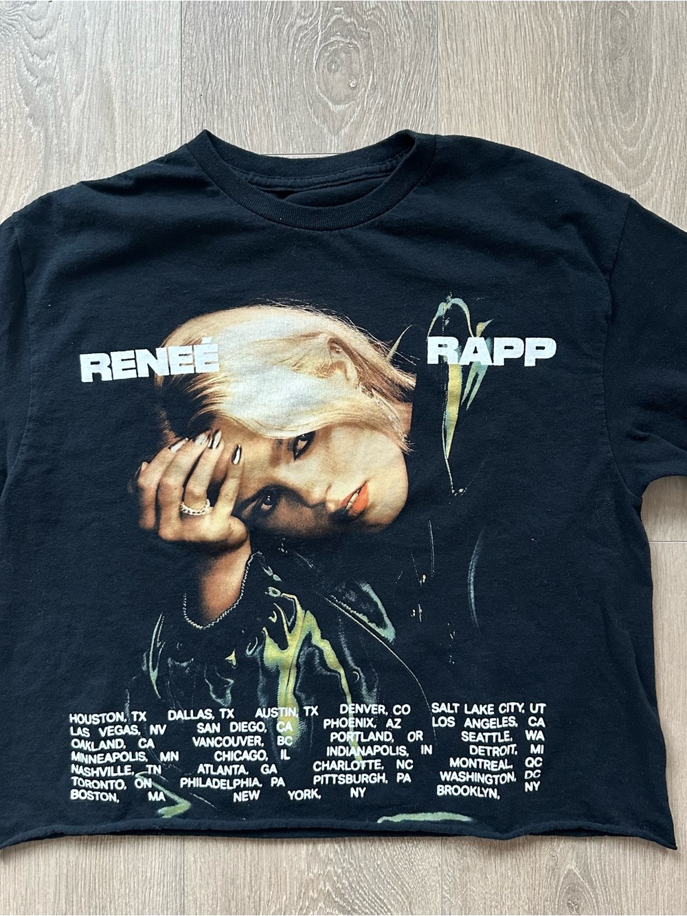 Gildan Black Renee Rapp “Snow Hard Feelings” Tour Graphic Tee Size Medium Crop